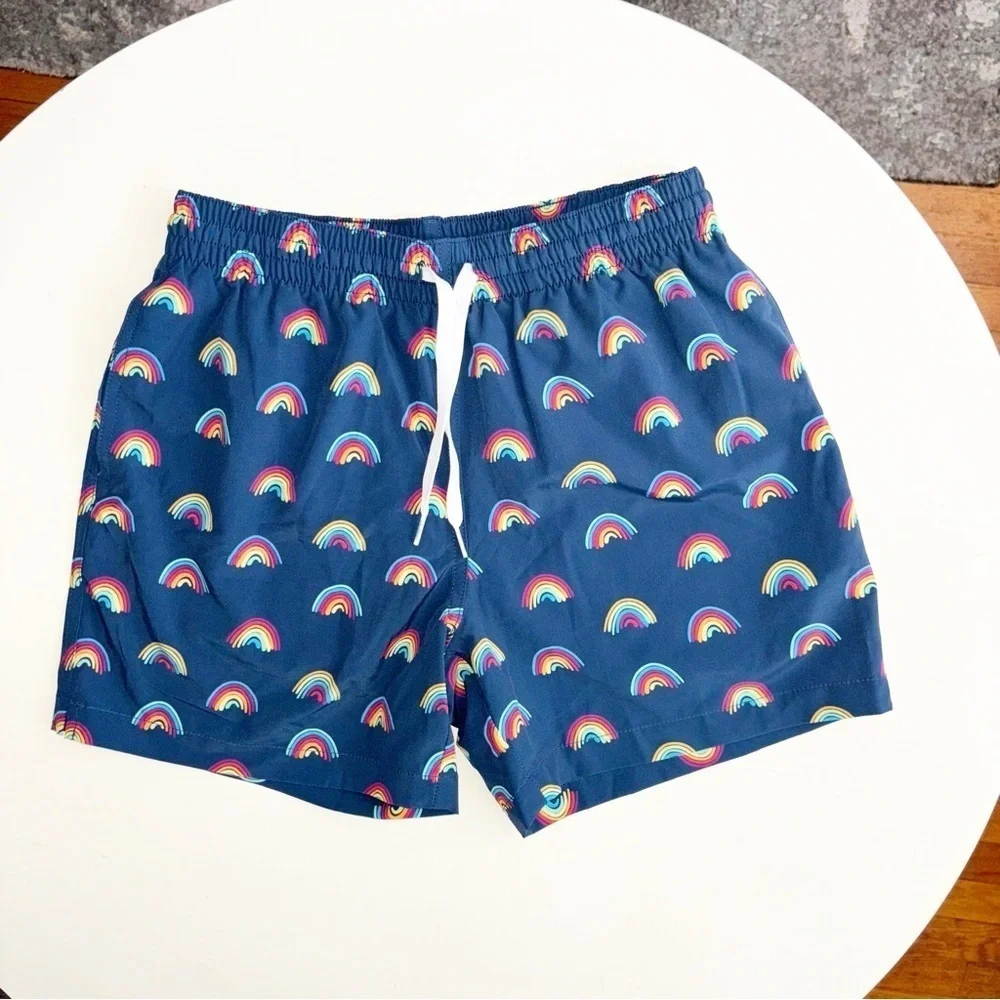 Chubbies Men’s 5.5” The Rainbow Roads Swim Trunk Size Small Blue NWOT